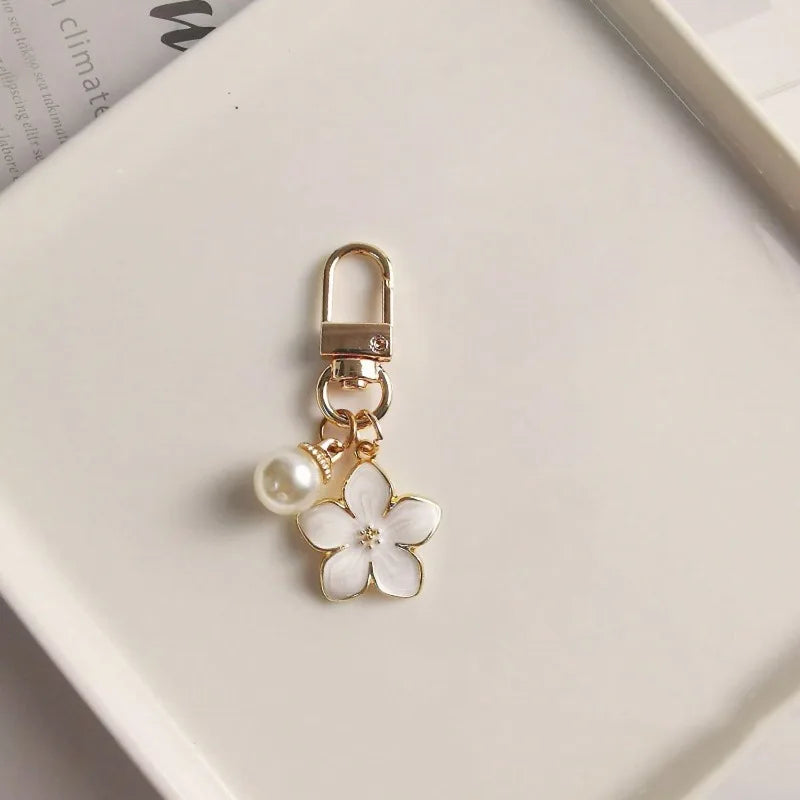 Fashion Flower Pearl Pendant Backpack Pendant Simple Alloy Drip Oil Car Key Pendant Earphones Phone Hanging Gift