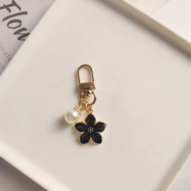 Fashion Flower Pearl Pendant Backpack Pendant Simple Alloy Drip Oil Car Key Pendant Earphones Phone Hanging Gift